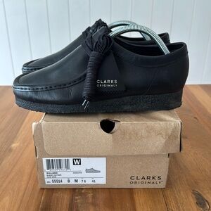 Men’s Clarks wallabee black low leather size 8